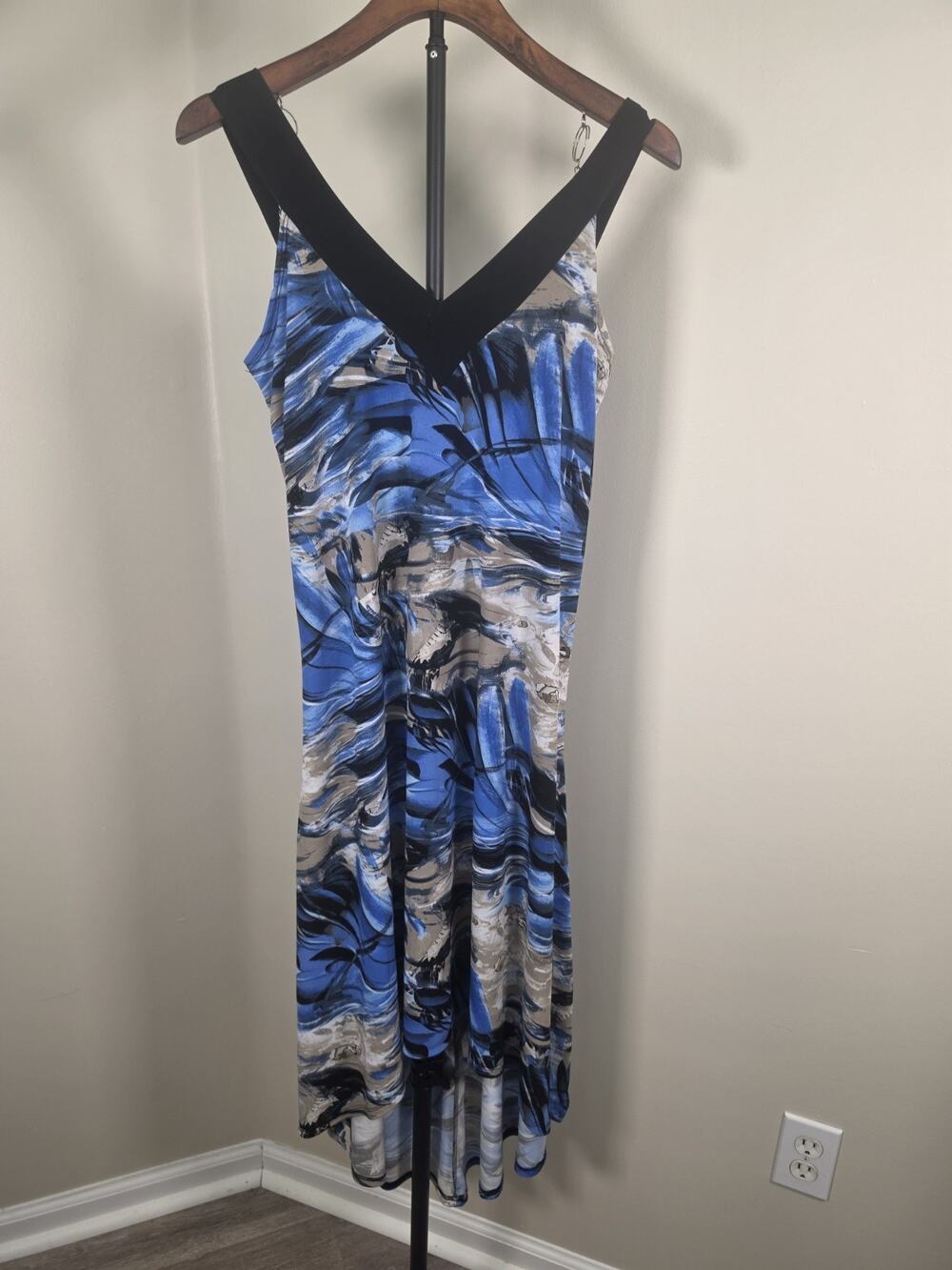 Jostar Women’s L Blue Black Abstract Print Sleeveless V-Neck Hi-Low Maxi Dress